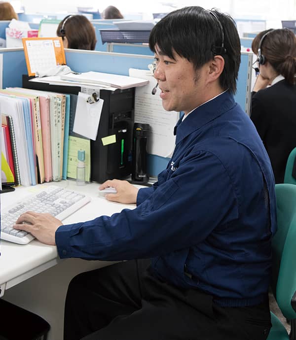 鈴木宣明 仕事中の写真
